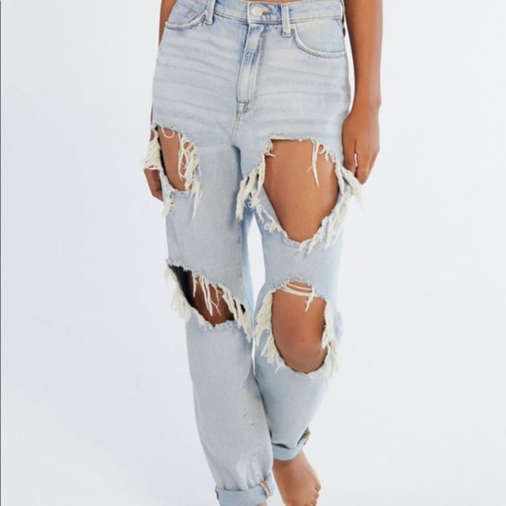 BDG Urban Outfitters Mom High Rise Jeans Distressed Vintage Wash Denim 32